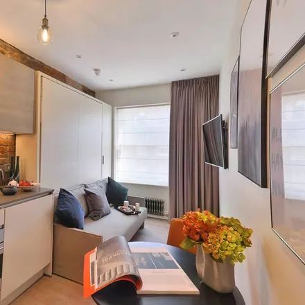 Rent this studio apartment on 35 Nottingham Place in London, W1U 5EW