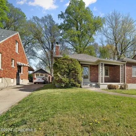 Image 2 - 1930 North Circle Drive, Jefferson City, MO 65109, USA - House for sale