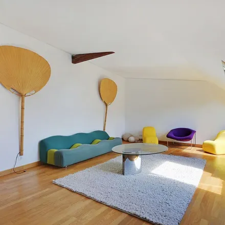 Rent this 3 bed apartment on 42 Rue Jean-Baptiste Pigalle in 75009 Paris, France