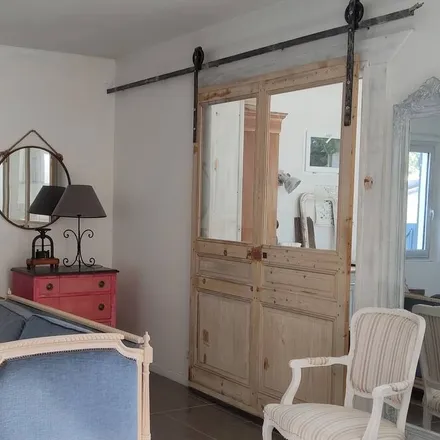 Rent this 3 bed house on Aix-en-Provence in Bouches-du-Rhône, France