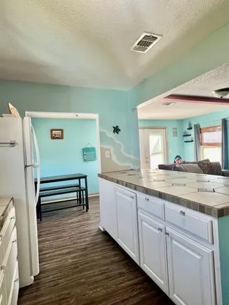 Image 8 - 484 West Club Oak Lane, Holiday Beach, Aransas County, TX 78382, USA - House for sale