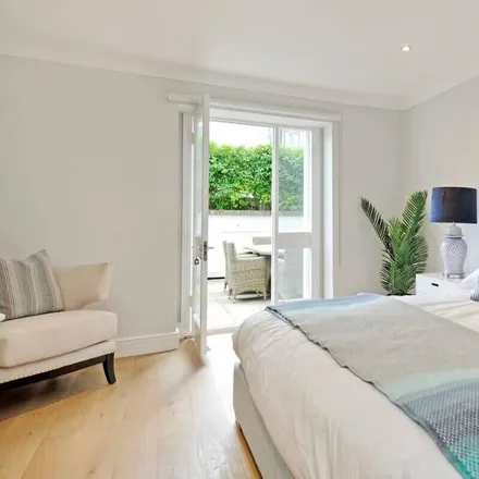 Rent this 2 bed apartment on London in W8 4NU, United Kingdom