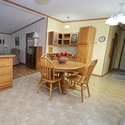 Image 6 - 381 North 5th Street, Warren, Marshall County, MN 56762, USA - Apartment for sale