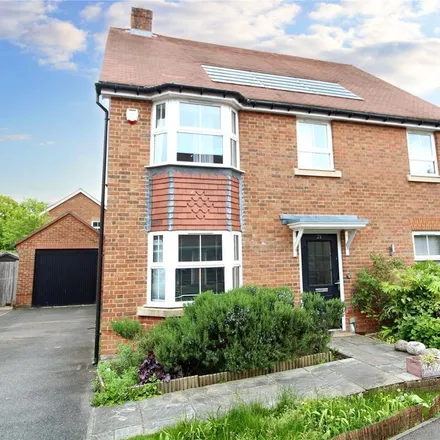 Rent this 4 bed house on Froxfield Grove in Petersfield, GU31 4FL
