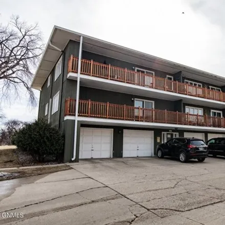 Buy this 2 bed condo on 8th Avenue South in Fargo, ND 58102