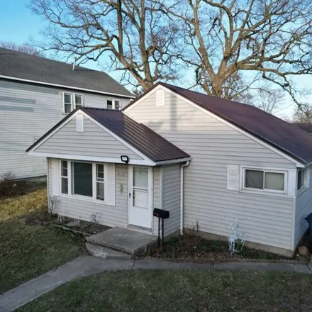 Buy this 2 bed house on 412 North 4th Street in Watseka, IL 60970