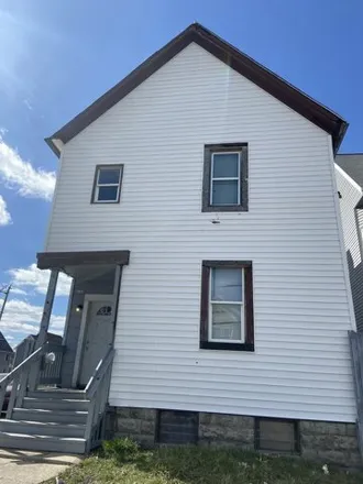 Buy this studio house on 2769 N 27th St in Milwaukee, Wisconsin