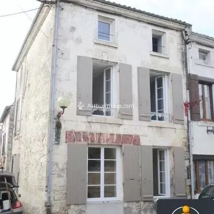 Image 5 - 4 rue du four à pain, 17160 Matha, France - Apartment for rent