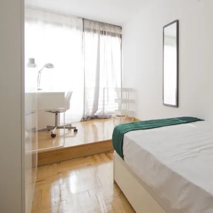Rent this 6 bed room on Madrid in Calle de Núñez Morgado, 11