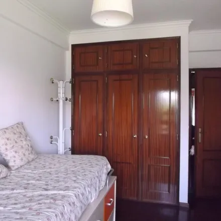 Rent this 3 bed room on Lavandaria Self Service in Rua Odette de Saint-Maurice, 2730-098 Barcarena