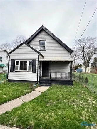 Buy this 3 bed house on 2439 Caledonia Street in Toledo, OH 43605