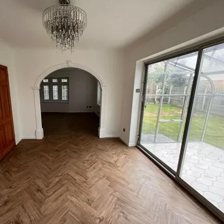 Image 7 - Ray Close, Canvey Island, SS8 0BZ, United Kingdom - House for rent