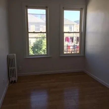 Image 4 - 1953 72nd Street, New York, NY 11204, USA - Duplex for sale