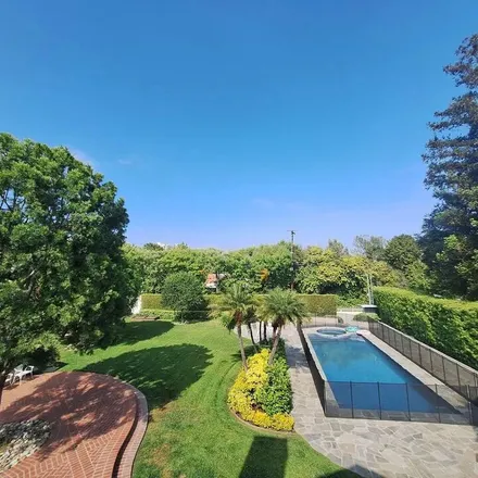 Rent this 4 bed apartment on 710 North Alta Drive in Beverly Hills, CA 90210