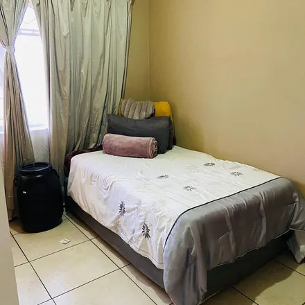 Rent this 3 bed apartment on British Petroleum in Jan van Riebeeck Boulevard, Emfuleni Ward 9