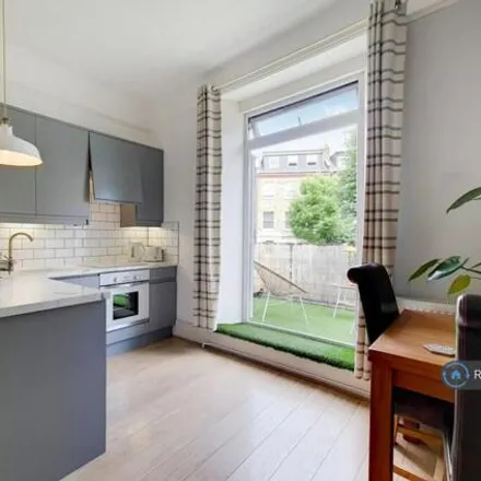 Rent this studio apartment on 1 Gloucester Drive in London, N4 2LE