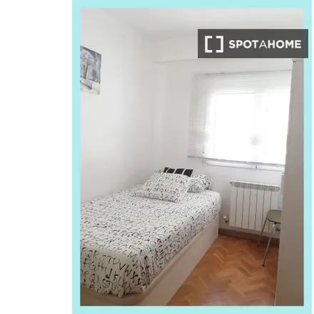 Rent this 2 bed room on Calle de Alcañiz in 2, 50017 Zaragoza