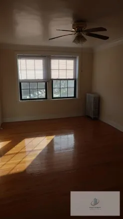 Rent this 1 bed apartment on 5040 North Lincoln Avenue