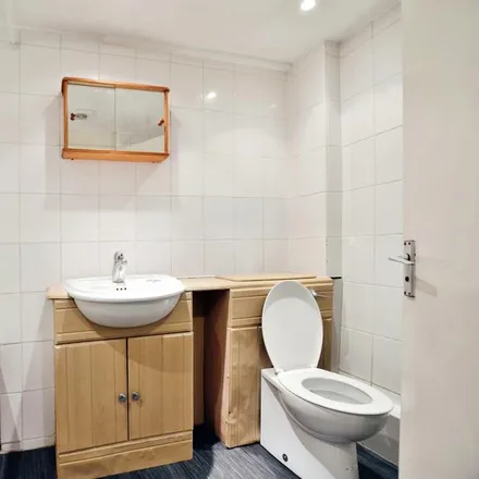 Rent this 1 bed room on The Pavilions in Windsor Street, London
