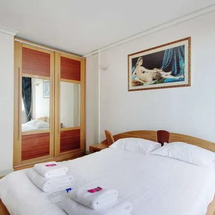 Rent this 2 bed apartment on 13 Rue Gaston de Caillavet in 75015 Paris, France