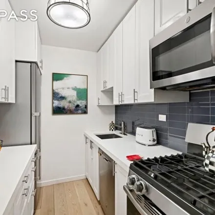 Image 4 - 420 East 64th Street, New York, NY 10065, USA - Apartment for sale