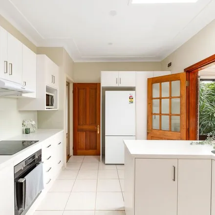 Image 3 - Rainbow Crescent, Kingsgrove NSW 2208, Australia - Apartment for rent