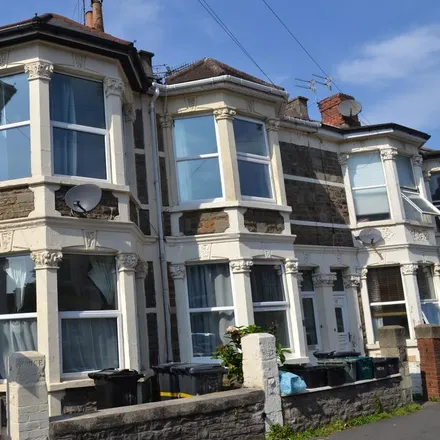 Rent this 6 bed townhouse on 15 Victoria Park in Bristol, BS16 2HJ