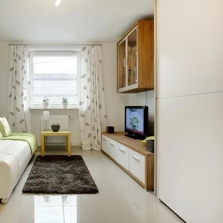 Rent this 1 bed apartment on Schleißheimer Straße 128 in 80797 Munich, Germany