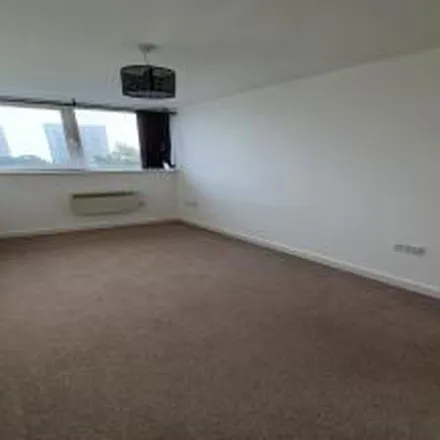 Image 5 - ROUGHWOOD DRIVE/OLD ROUGH LANE, Roughwood Drive, Knowsley, L33 9US, United Kingdom - Apartment for rent
