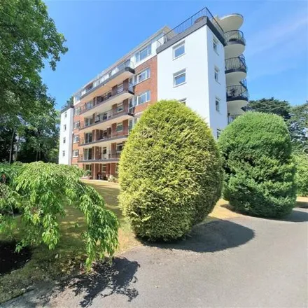Rent this 2 bed room on Sunset Lodge in The Avenue, Branksome Chine
