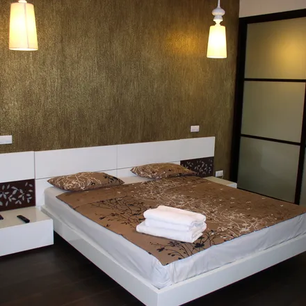 Rent this 2 bed apartment on Saksahanskoho Street in 13/42, Клов