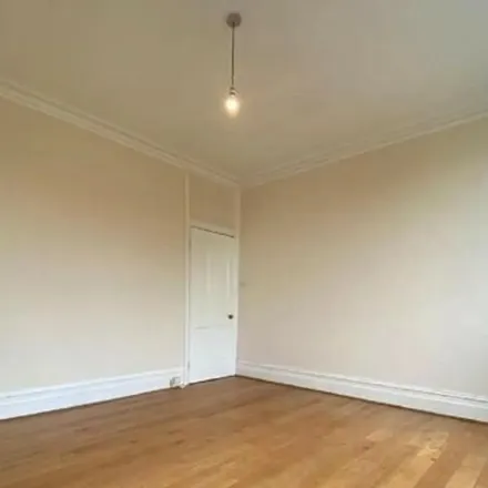 Image 2 - Digby Mansions, Hammersmith Bridge Road, London, W6 9XF, United Kingdom - Apartment for rent