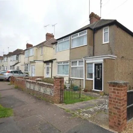 Buy this 2 bed duplex on Eighth Avenue in Luton, LU3 3DW