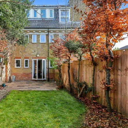 Rent this 3 bed townhouse on Filigree Court in London, SE16 5HL