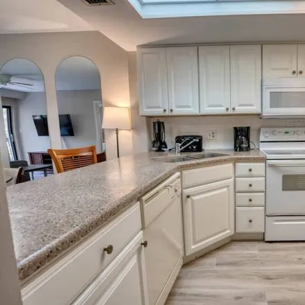 Image 3 - Naples, FL - Condo for rent