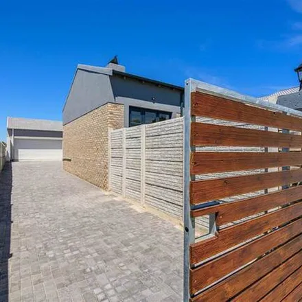 Image 3 - Clarendon Street, Nelson Mandela Bay Ward 1, Gqeberha, 6070, South Africa - Apartment for rent