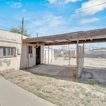 Image 3 - 237 Northeast Bryan Street, Fabens, TX 79838, USA - House for sale