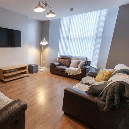 Rent this 8 bed townhouse on Deane Road in Liverpool, L7 2RN
