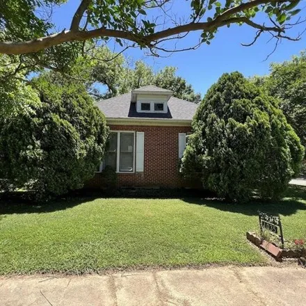 Image 2 - 1035 W Oak Ave, Jonesboro, Arkansas, 72401 - House for sale