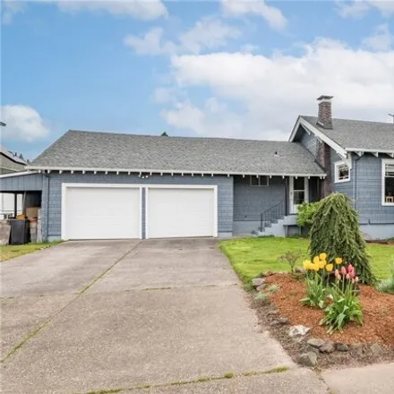 Buy this 3 bed house on C Street Southwest in Castle Rock, Cowlitz County
