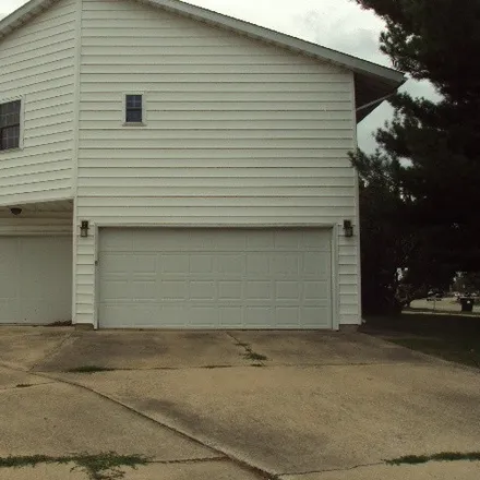 Buy this 3 bed duplex on 1524 Golfview Road in Rantoul, IL 61866