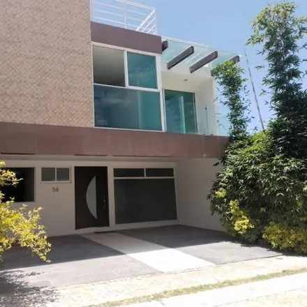 Buy this 5 bed house on Boulevard Nuevo León in Parque Nuevo León, 72193 Santa Clara Ocoyucan