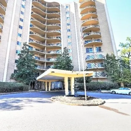 Buy this 2 bed condo on 445 North Highland Street in Memphis, TN 38122