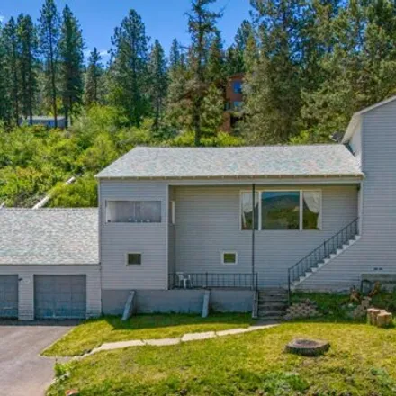 Buy this 3 bed house on 1077 Vista Way in Klamath Falls, OR 97601