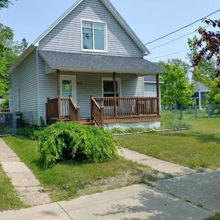 Buy this 3 bed house on 721 Kalamazoo Street in South Haven, South Haven Charter Township