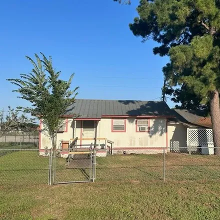 Buy this 1 bed house on 131 San Jacinto Street in Smithville, TX 78957