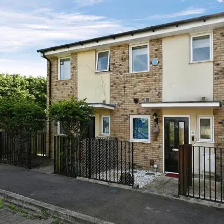 Buy this 2 bed townhouse on 2-36 Glenmore Place in Reading, RG30 4EP