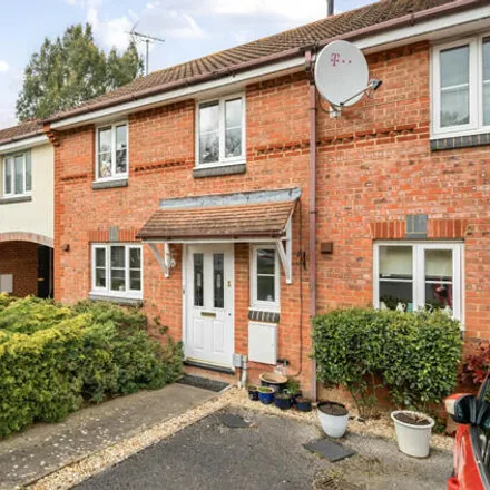 Buy this 3 bed townhouse on Willoughby Close in Dunstable, LU6 3TF