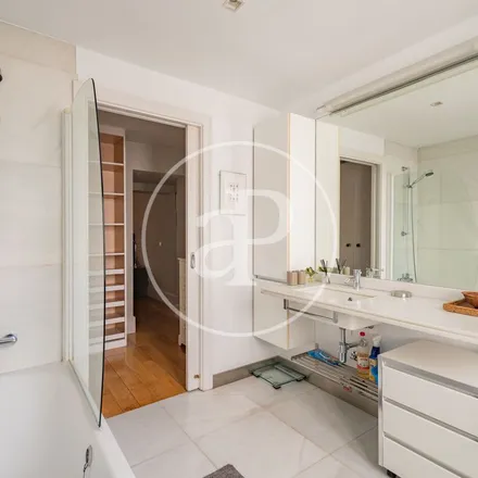 Rent this 3 bed apartment on Calle de Juan Bravo in 2, 28006 Madrid