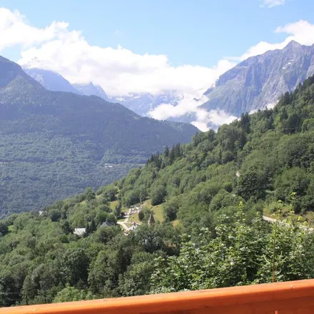 Rent this 3 bed house on 38142 Auris en Oisans